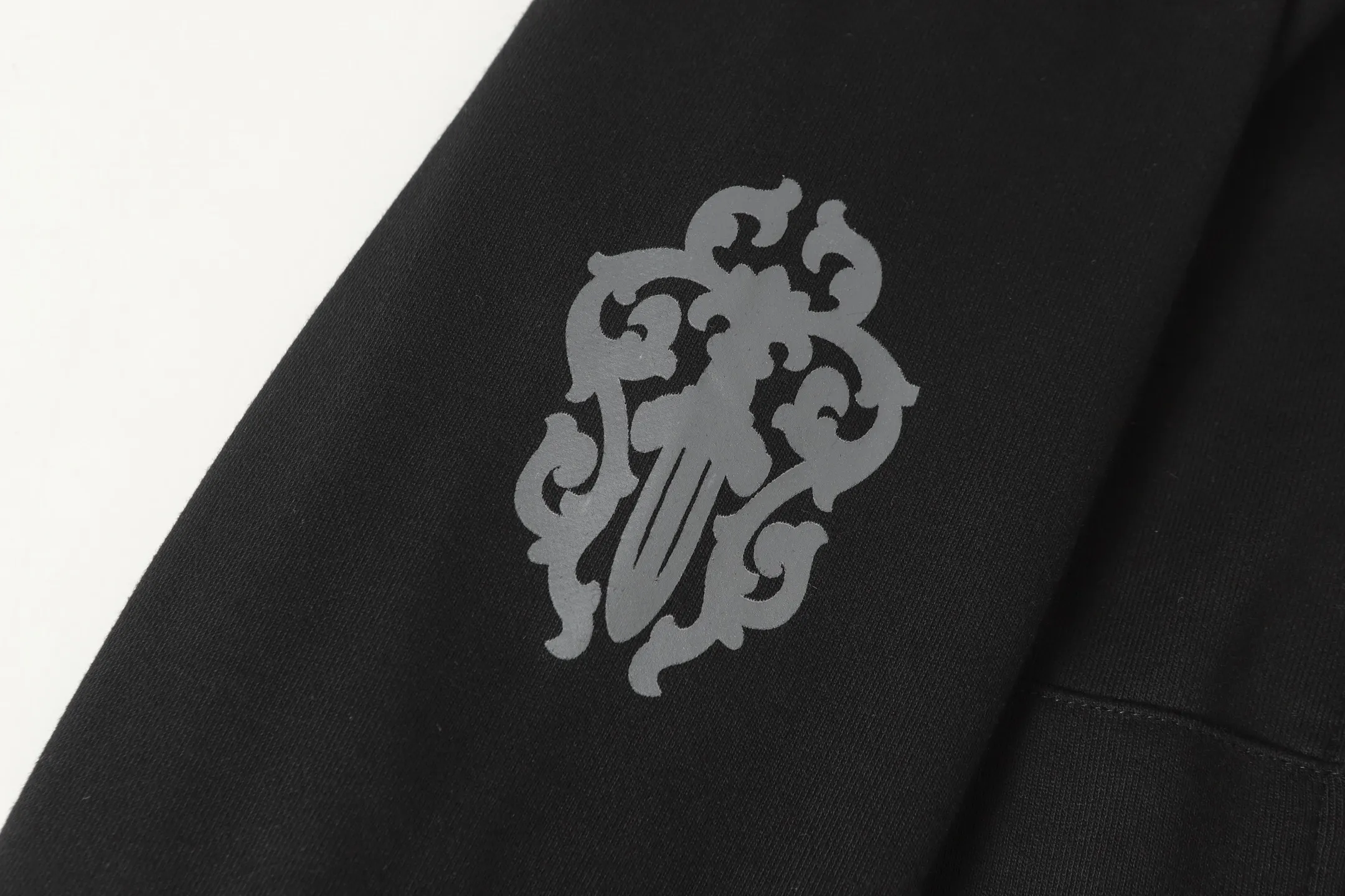 P250 cross-border model, please do not place an order if you are pursuing quality -Chrome Hearts/Chrome Hearts Sanskrit ghost print zipper sweatshirt cardigan jacket -High weight, high density and high quality. The wool is soft, delicate and skin-friendly. Soft and silky to the touch. Excellent warmth and skin-friendly properties. LXL